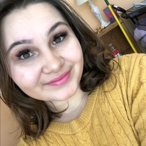 Meet your Posher, Rebecca